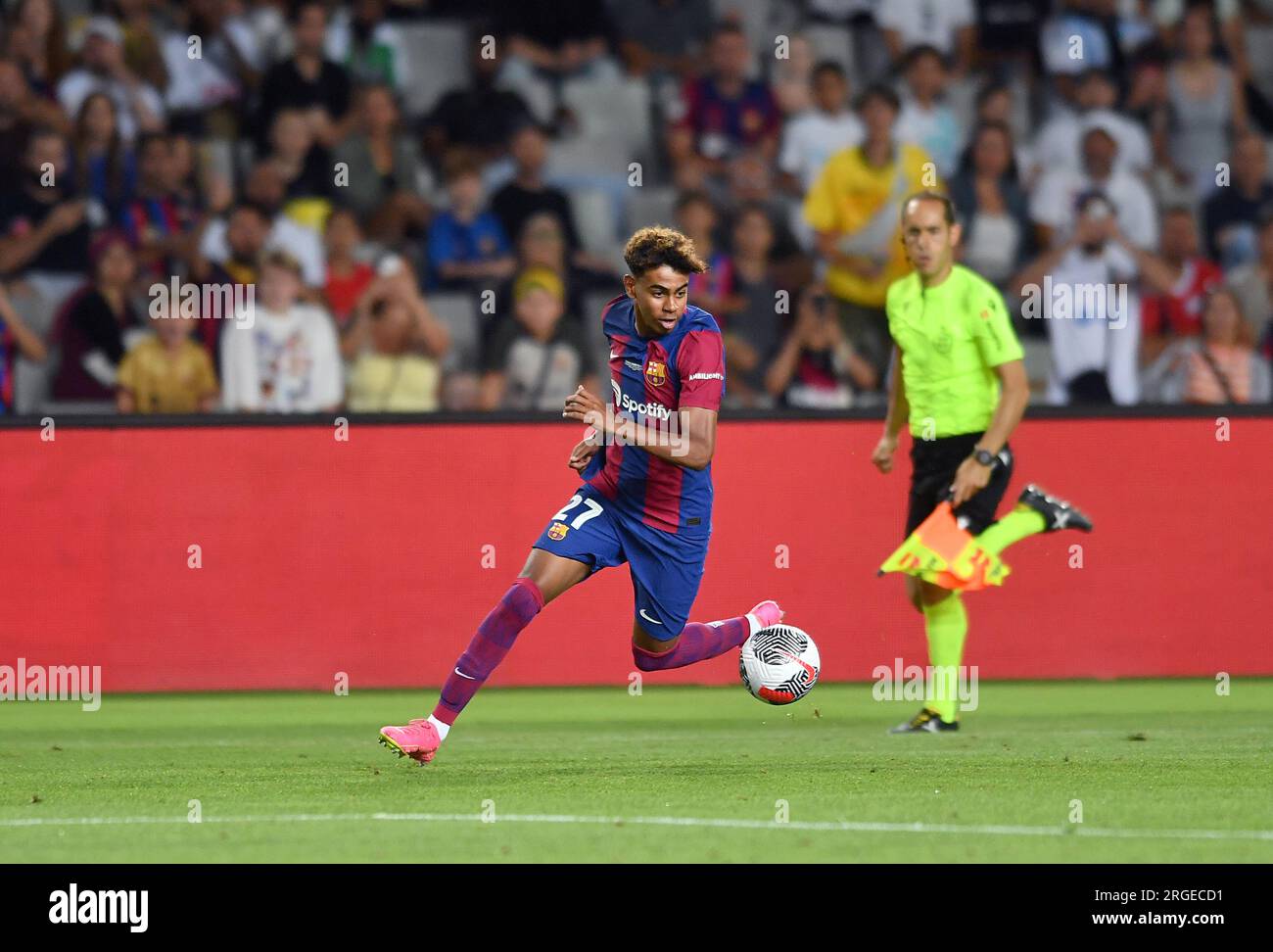 Barcelona, Esp. 08. Aug. 2023. FC BARCELONA gegen TOTTENHAM HOTSPUR 8. August 2023 Lamine Yamal während des Spiels zwischen FC Barcelona und Tottenham Hotspur, das der Joan Gamper Trophäe im Olimpic Stadium in Montjuic in Barcelona, Spanien, entspricht. Kredit: Rosdemora/Alamy Live News Stockfoto