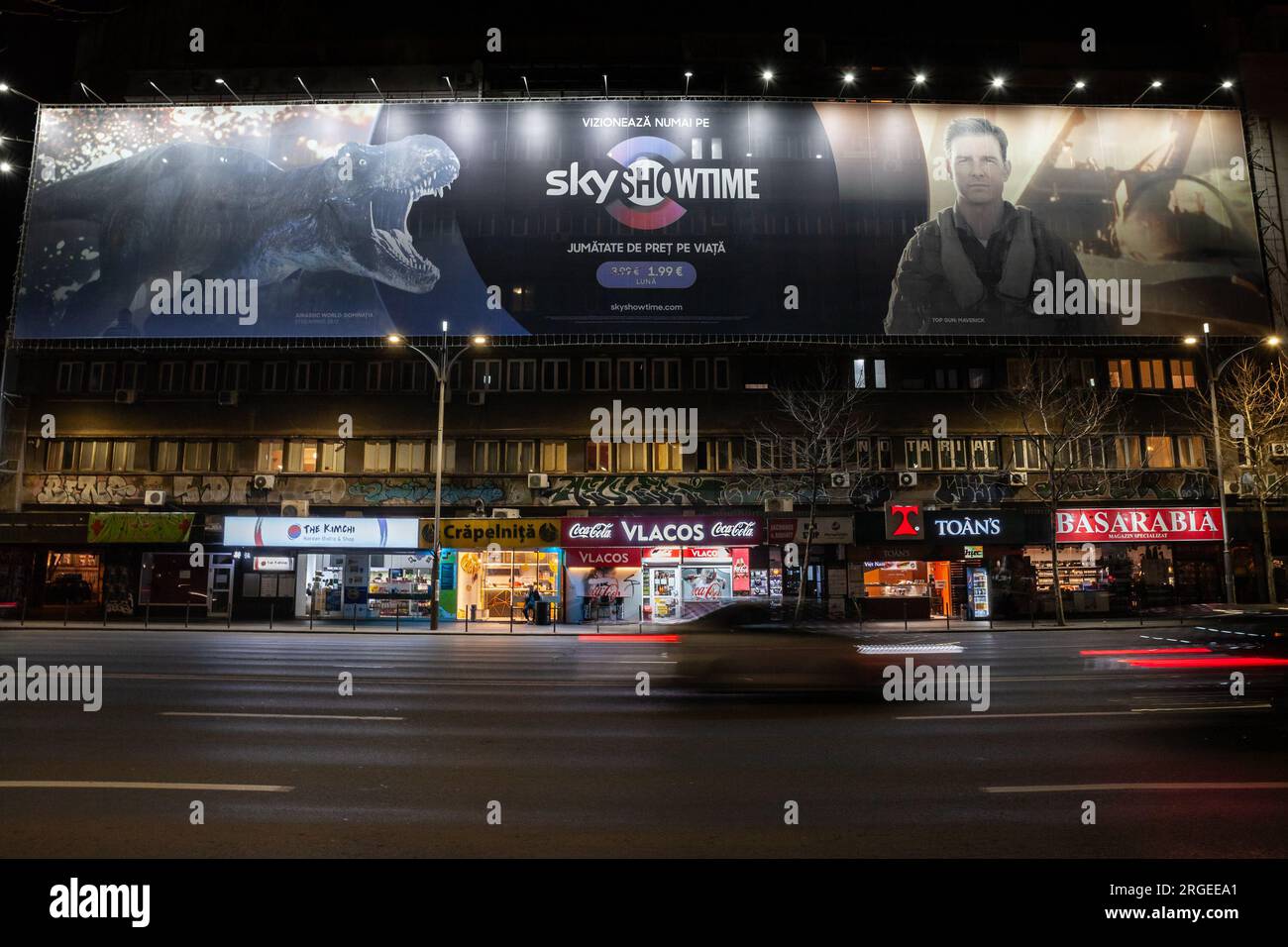 Bild einer Posterwerbung für Skyshowtime im Stadtzentrum von Bukarest, Rumänien. Showtime ist ein amerikanischer Premium-Fernsehsender im Besitz von Paramou Stockfoto