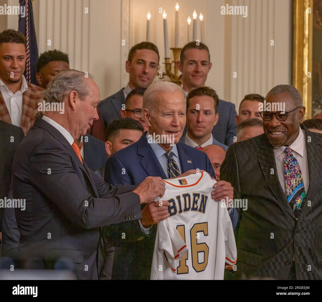 WASHINGTON, D.C. – 7. August 2023: Jim Crane, Eigentümer der Houston Astros, und Manager Dusty Baker, werden zusammen mit Präsident Joe Biden im Weißen Haus gesehen. Stockfoto
