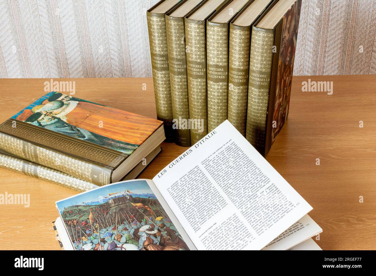 Alte Enzyklopädien aus den 70s Jahren in Frankreich Stockfoto