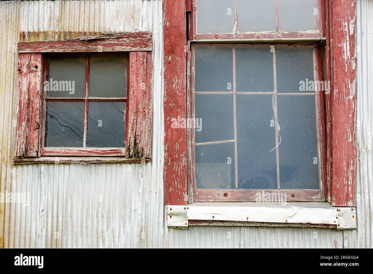 Ellenboro North Carolina, Colfax Cotton Gin geschlossen, leerstehende Wohnung geschlossen, Arbeitsplatzverluste in der Agrarwirtschaft, Fenster bauen Stockfoto