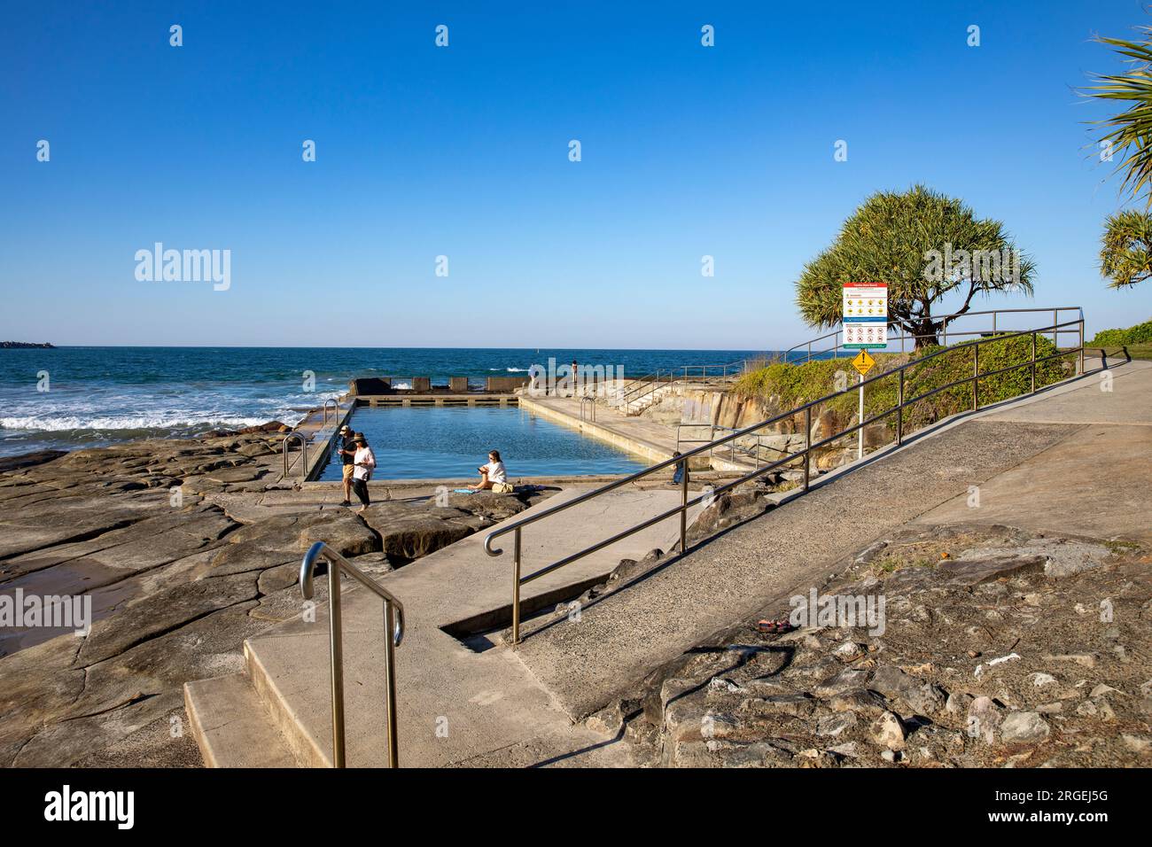 Yamba Küstenstadt und Strand Felsenpool, an der Mündung des Clarence River an der Nordküste von New South Wales, Australien, Winter 2023 Stockfoto