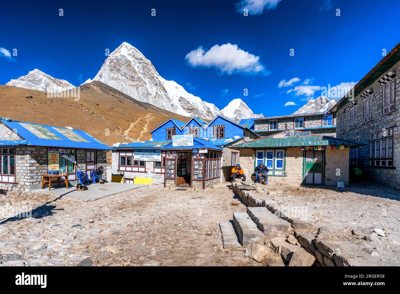 Kala Patthar und Pumori von Gorak Shep, Nepal gesehen Stockfoto