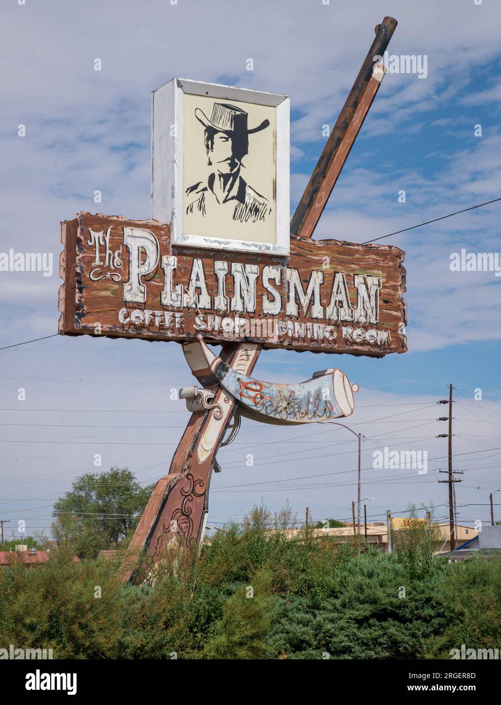 Ein Schild für das ehemalige Plainsman Restaurant an der Route 66 in Holbrook, AZ. Foto von Liz Roll Stockfoto
