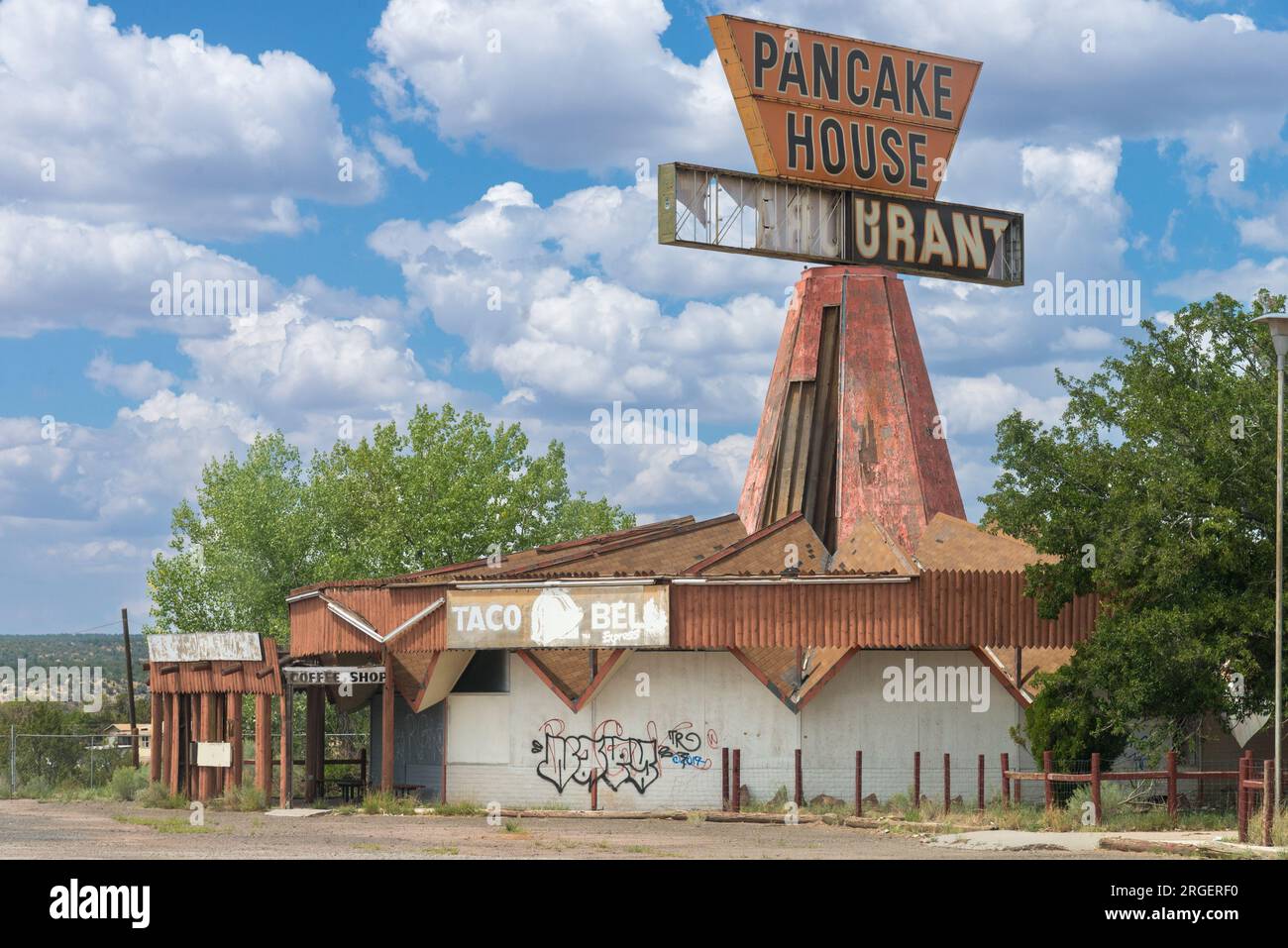 Das verlassene Pancake House in Houck, Arizona, ist Teil des Fort Courage Complex, das auf der alten TV-Show F Troop basiert Stockfoto