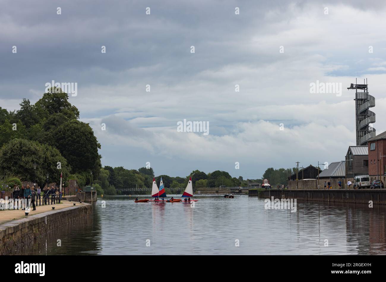 Exeter Quay mit Trainingsyachten Stockfoto