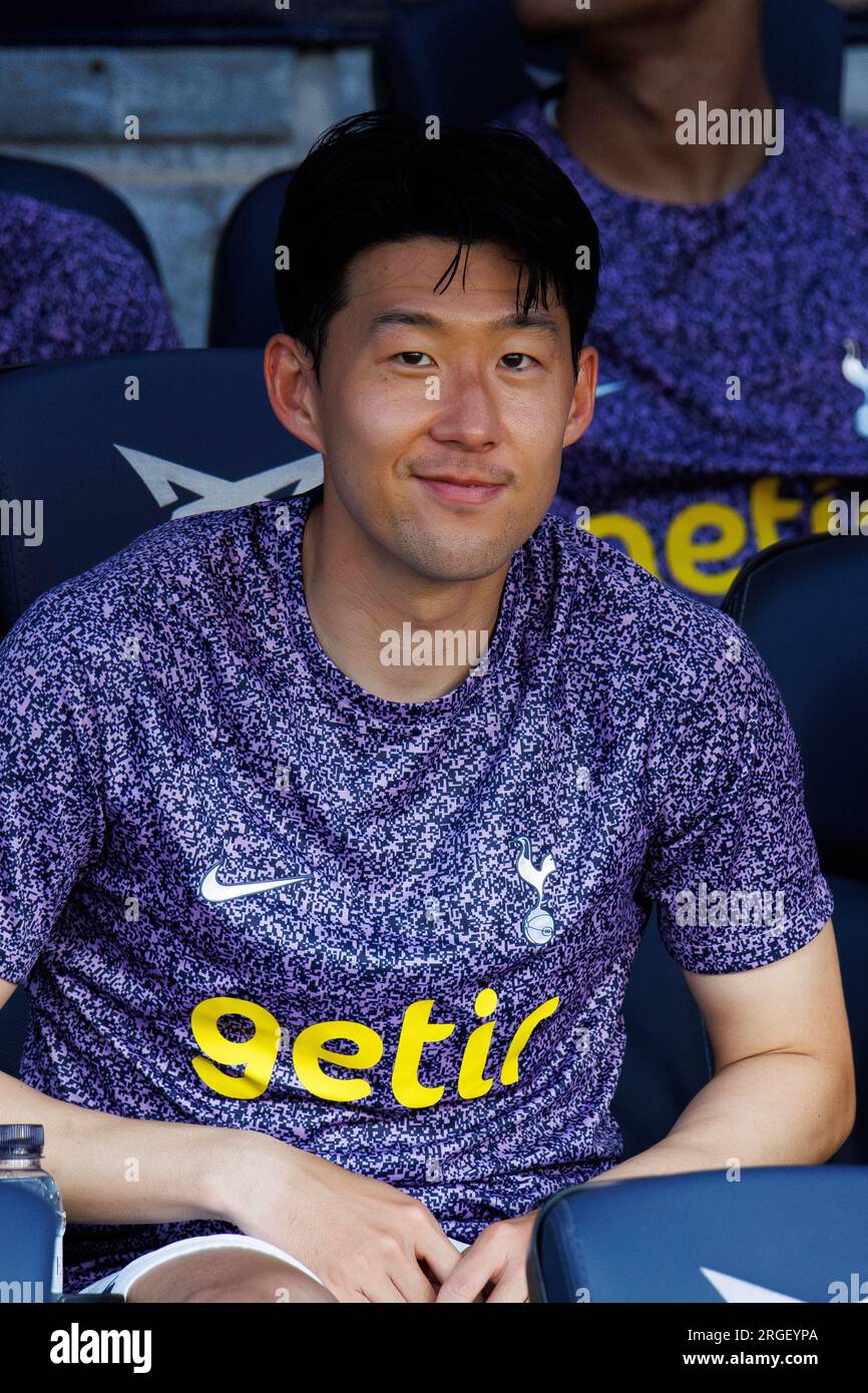 Barcelona, Spanien. 8. Aug. 2023. Son Heung-min sitzt während des Joan Gamper Trophy-Spiels zwischen dem FC Barcelona und Tottenham Hotspur auf der Bank bei den Estadi Olimpic Lluis Companys in Barcelona, Spanien. Kredit: Christian Bertrand/Alamy Live News Stockfoto