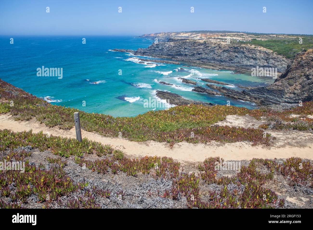 Blick auf die Meereslandschaft. Küste von Cabo Sardao, Ponta do Cavaleiro, Sao Teotonio, Portugal Stockfoto