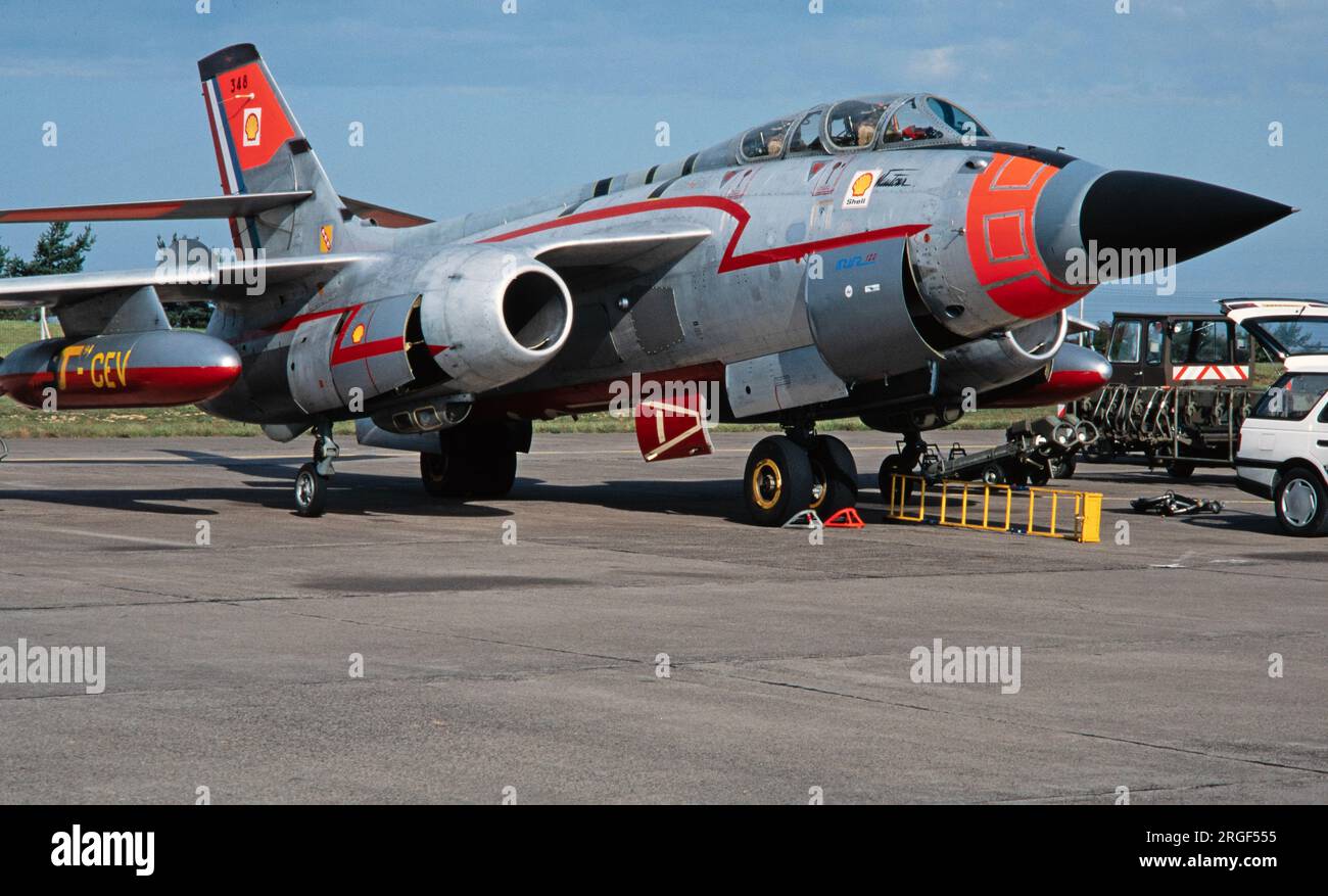 Ein französischer Düsenjäger Sud-Ouest Vautour II, jetzt mit ziviler Zulassung F-AZHP, auf dem Luftwaffenstützpunkt Istres Le Tube in Frankreich. Stockfoto