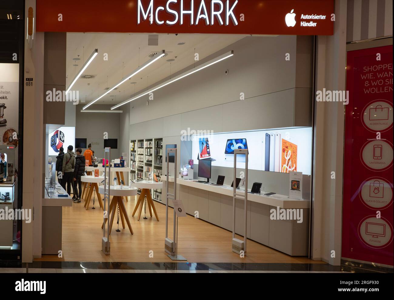 McShark Shop in Westfield Shopping City Süd am Stadtrand von Wien, Österreich Stockfoto