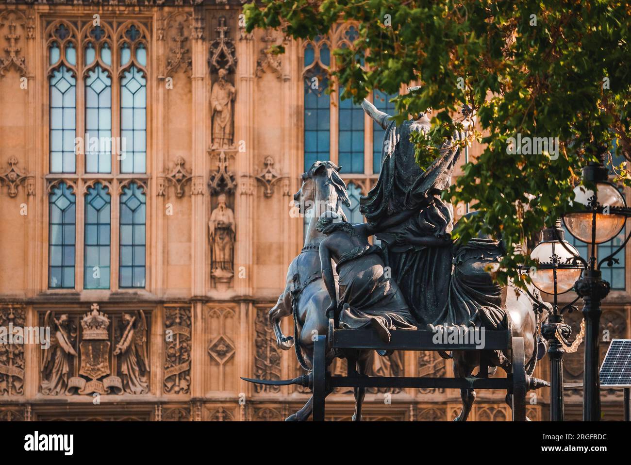 Statue des Boudiccan Rebellion und Westminster Palace in London Stockfoto