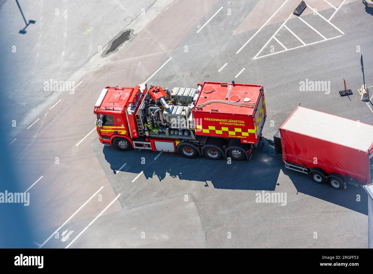 Göteborg, Schweden - Mai 29 2022: Draufsicht eines großen Feuerwehrautos mit Wasserkanone. Stockfoto