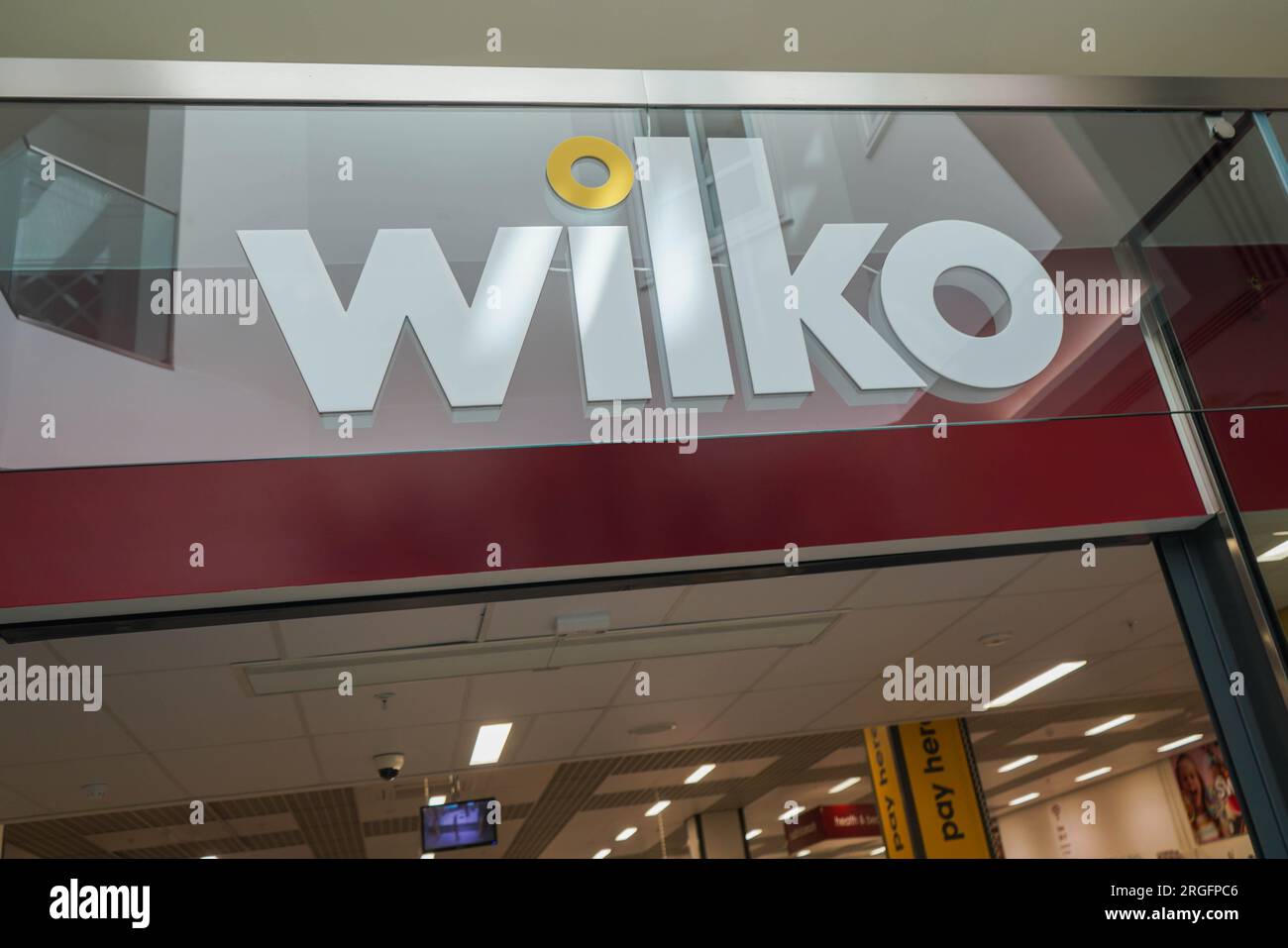 Putney London UK 9 . August 2023 . Ein Wilko-Laden in der Putney High Street, Südwest-London. Wilko hat Gespräche mit der Private-Equity-Gesellschaft Gordon Brothers aufgenommen, nachdem sie eine Mitteilung über die Absicht eingereicht hatte, Administratoren zu ernennen, die 12.000 Arbeitsplätze in den 400 Filialen in Großbritannien gefährden würden. Gordon Brothers hat Interesse an einem möglichen Rettungsangebot für die in Schwierigkeiten geratene Einzelhandelskette bekundet, in Partnerschaft mit anderen Finanzgebern, um Kapital- und Fremdfinanzierung zu fördern. Kredit: amer Ghazzal/Alamy Live News Stockfoto