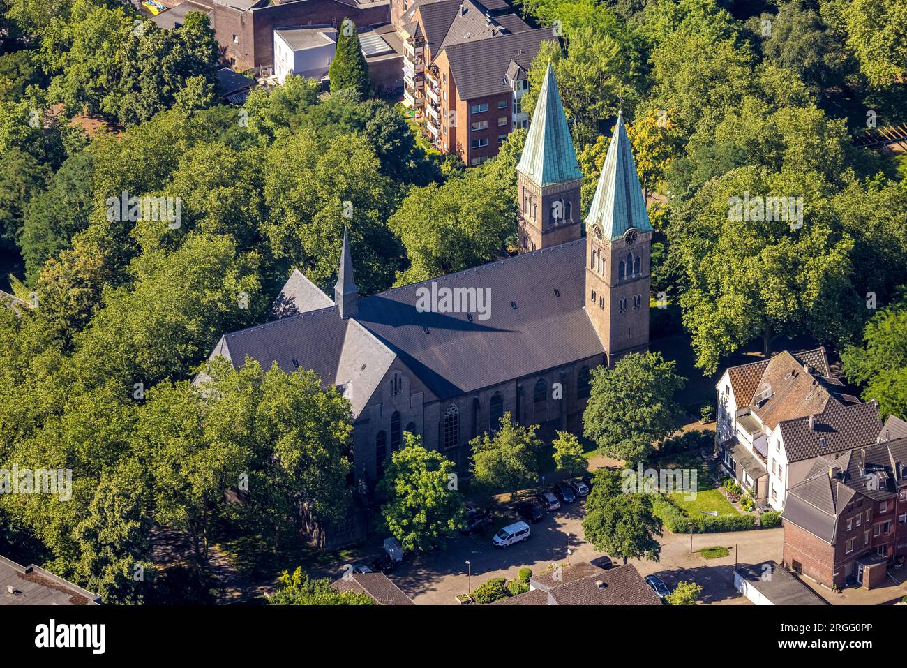 Luftbild, Kath. Kirche Herz Jesu, Neumühl, Duisburg, Ruhrgebiet, Nordrhein-Westfalen, Deutschland Stockfoto