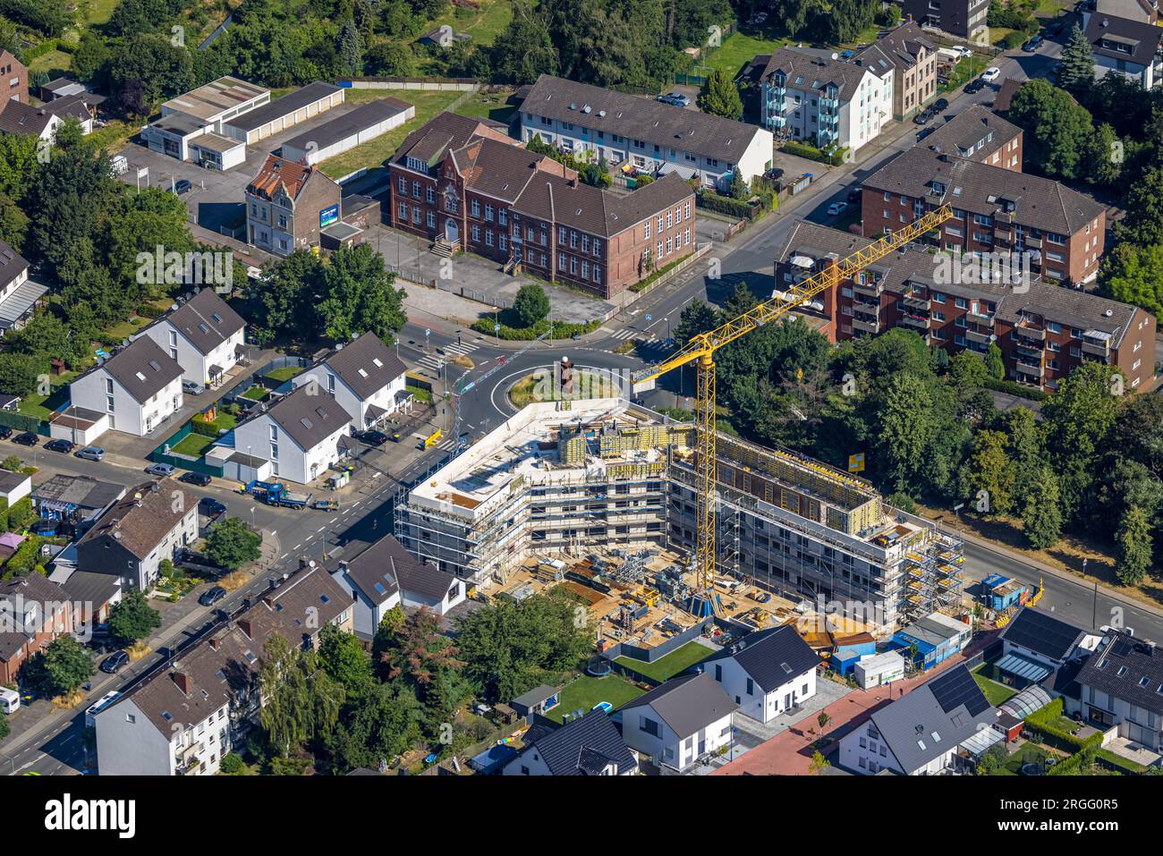 Luftbild, Baustelle mit Neubau Gesundheitszentrum Vitalum Kaiser-Friedrich-Straße Ecke Holtener Straße, Röttgersbach, Duisburg, Ruhrgebiet, Nordrhein- Stockfoto