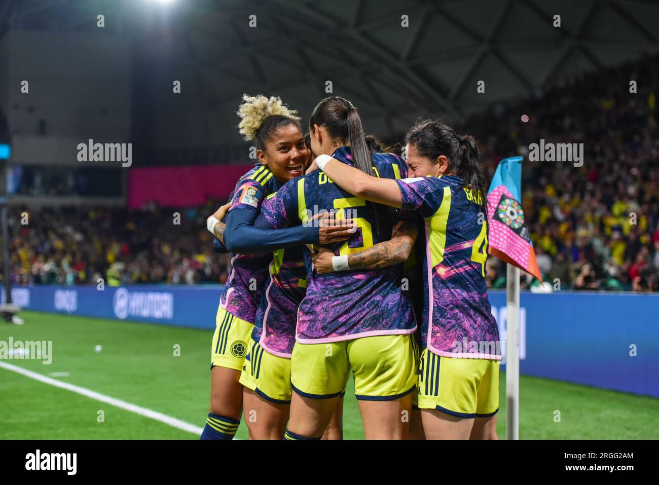 Jorelyn Carabalí (L), Lorena Bedoya Durango (C) und Diana Ospina Garcia (R) aus Kolumbien sind während des FIFA Women's World Cup 2023 Runde 16 Spiels zwischen Kolumbien und Jamaika im Melbourne Rectangular Stadium in Aktion. Endstand Kolumbien 1:0 Jamaika. (Foto: Alexander Bogatyrev / SOPA Images/Sipa USA) Stockfoto