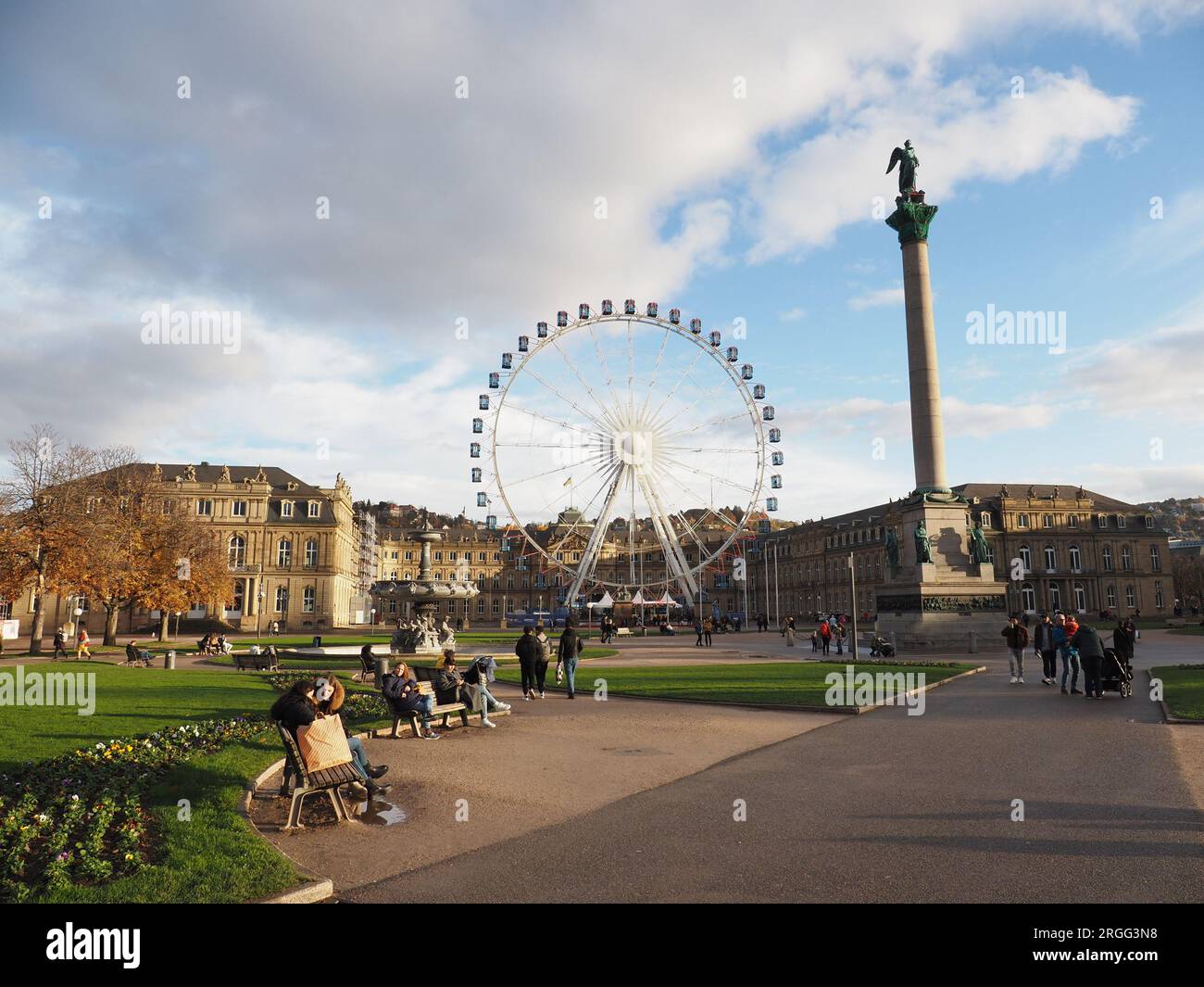 Riesenrad und Jubiläumssäule von König Wilhelm auf dem Schlossplatz Stockfoto