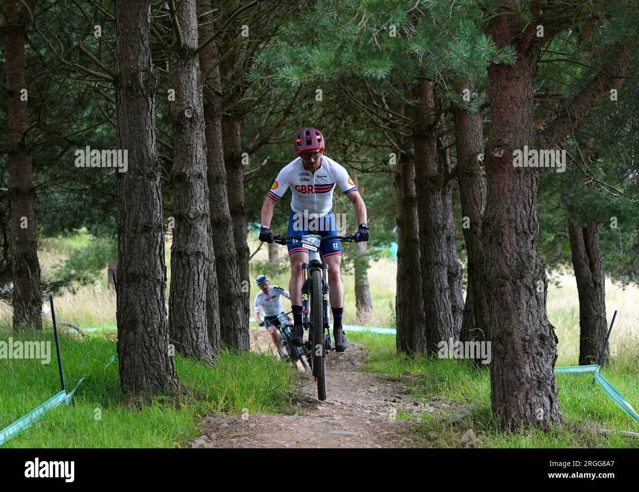 Chris Hutchens aus Großbritannien nimmt am siebten Tag der UCI-Radweltmeisterschaft 2023 im Glentress Mountain Bike Trail Centre, Peebles, am Men Elite E-MTB Cross-Country-Rennen Teil. Bilddatum: Mittwoch, 9. August 2023. Stockfoto