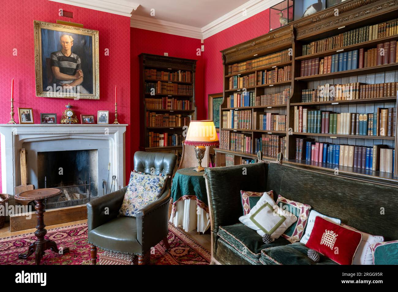 Innenansicht der Bibliothek in Beaulieu Palace House, Beaulieu, New Forest, Hampshire, England, UK. Stockfoto