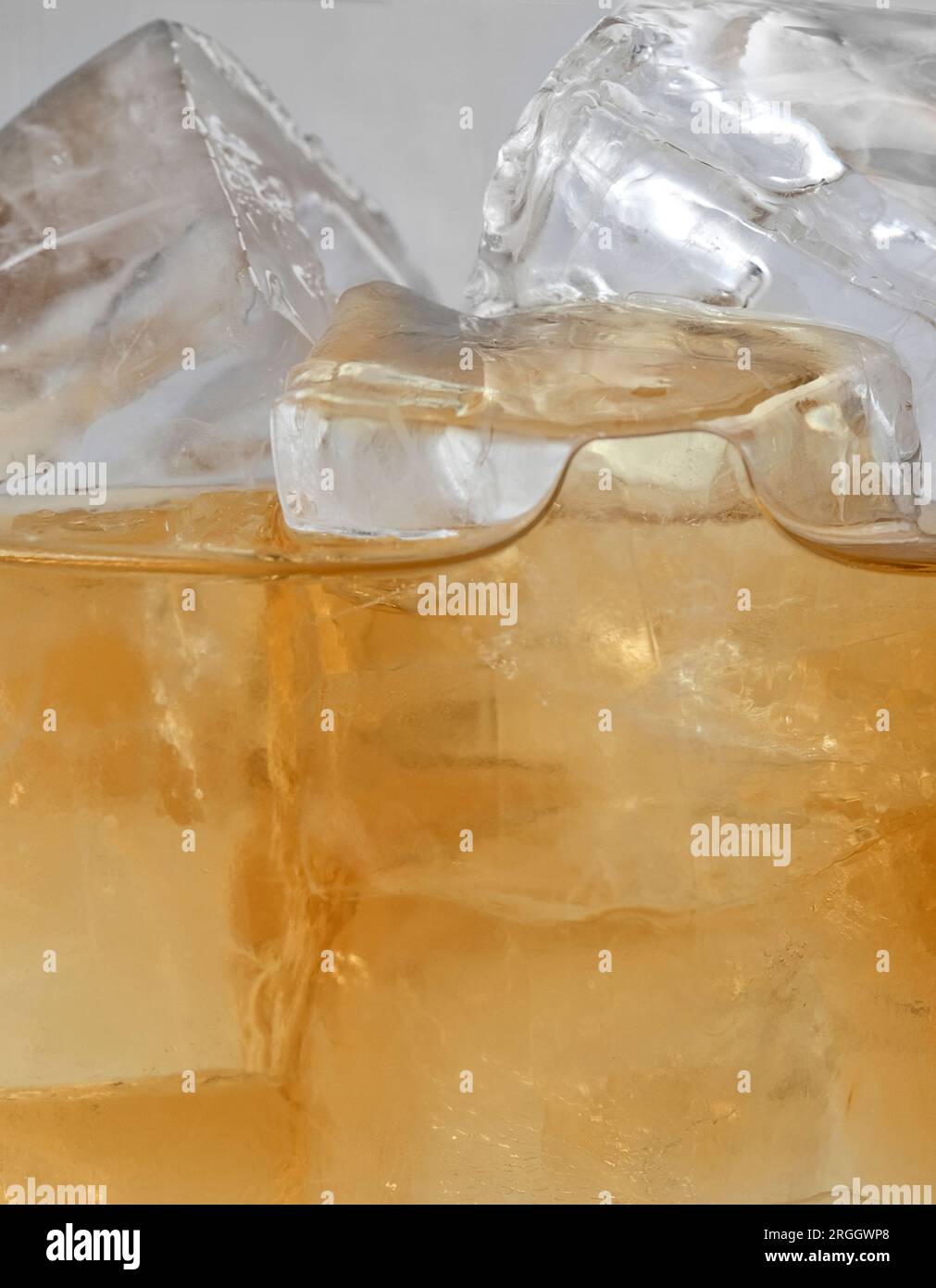 Nahaufnahme von Eiswürfel im Glas Stockfoto