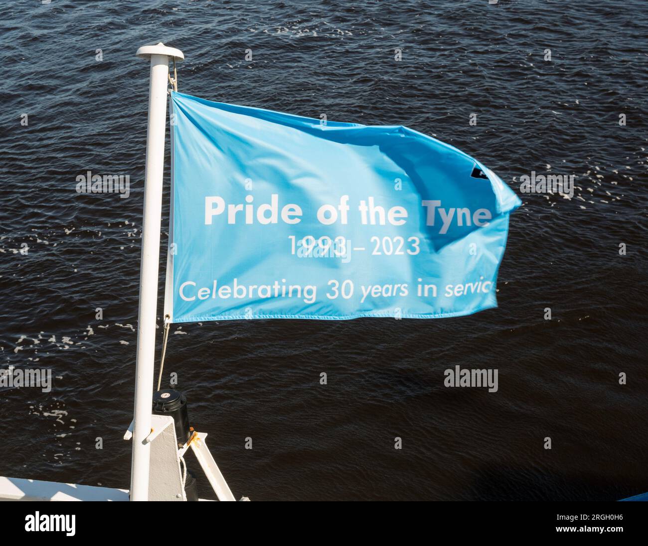 Flagge am Heck der Fähre „Pride of the Tyne“, die 30 Jahre im Dienst feiert Stockfoto