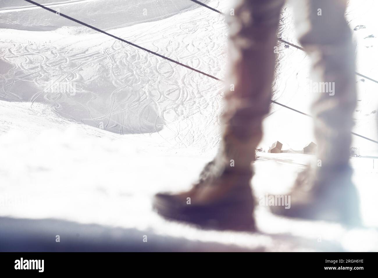Die Beine des Menschen auf Ski Gebiet in Spanien Stockfoto