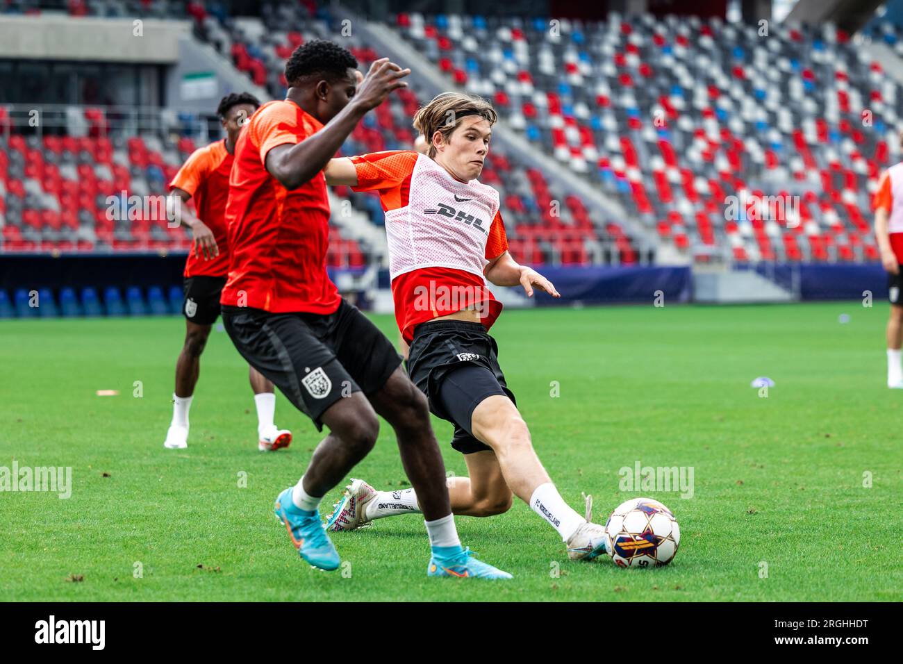 Bukarest, Rumänien. , . Lucas Hey vom FC Nordsjaelland wurde während eines letzten Trainings vor dem Spiel der UEFA Conference Leauge zwischen FCSB und FC Nordsjaelland im Stadionul Steaua in Bukarest gesehen. (Foto: Gonzales Photo/Alamy Live News Stockfoto