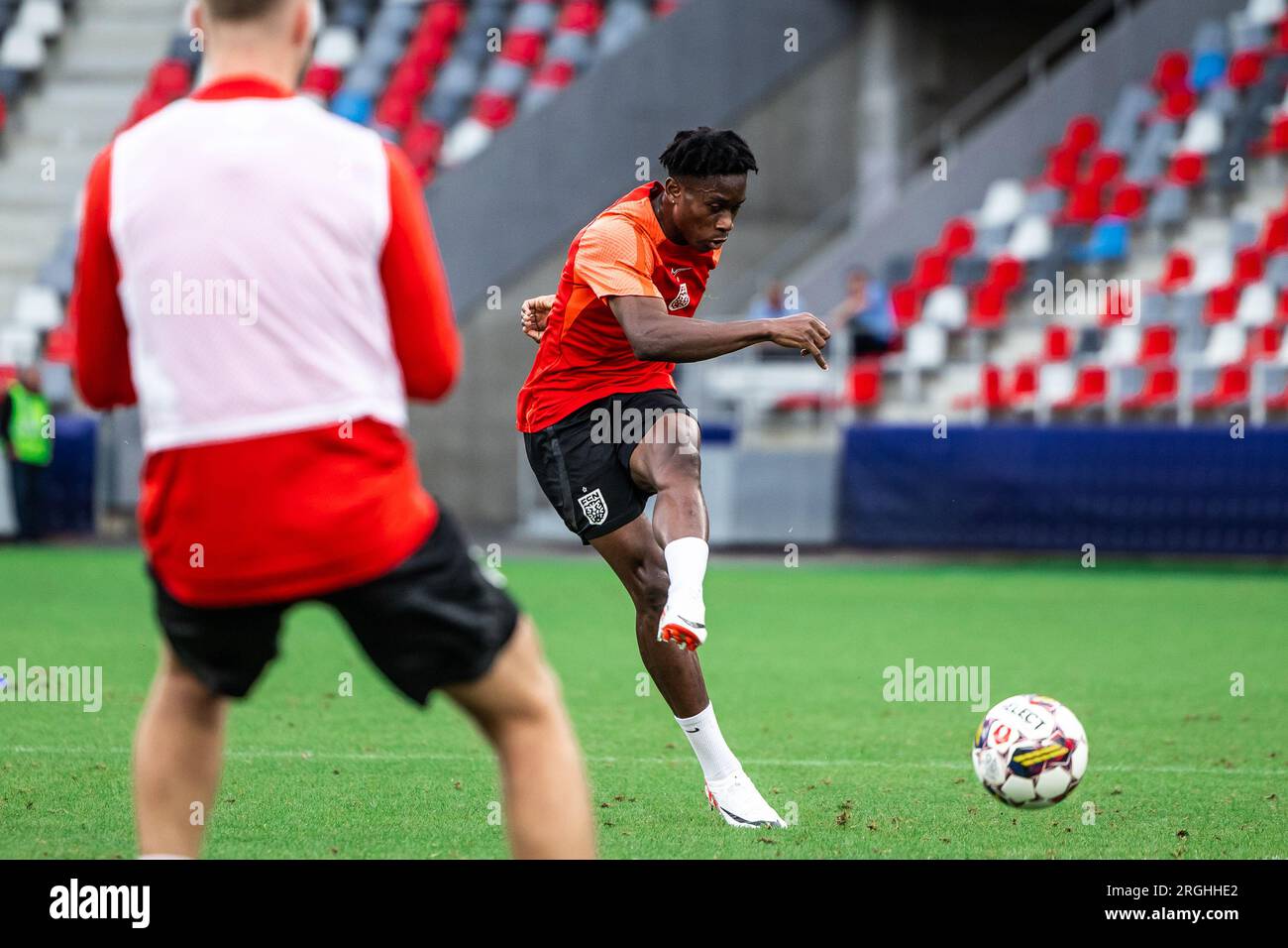 Bukarest, Rumänien. , . Mario Dorgeles vom FC Nordsjaelland wurde während eines letzten Trainings vor dem Spiel der UEFA Conference Leauge zwischen FCSB und FC Nordsjaelland im Stadionul Steaua in Bukarest gesehen. (Foto: Gonzales Photo/Alamy Live News Stockfoto