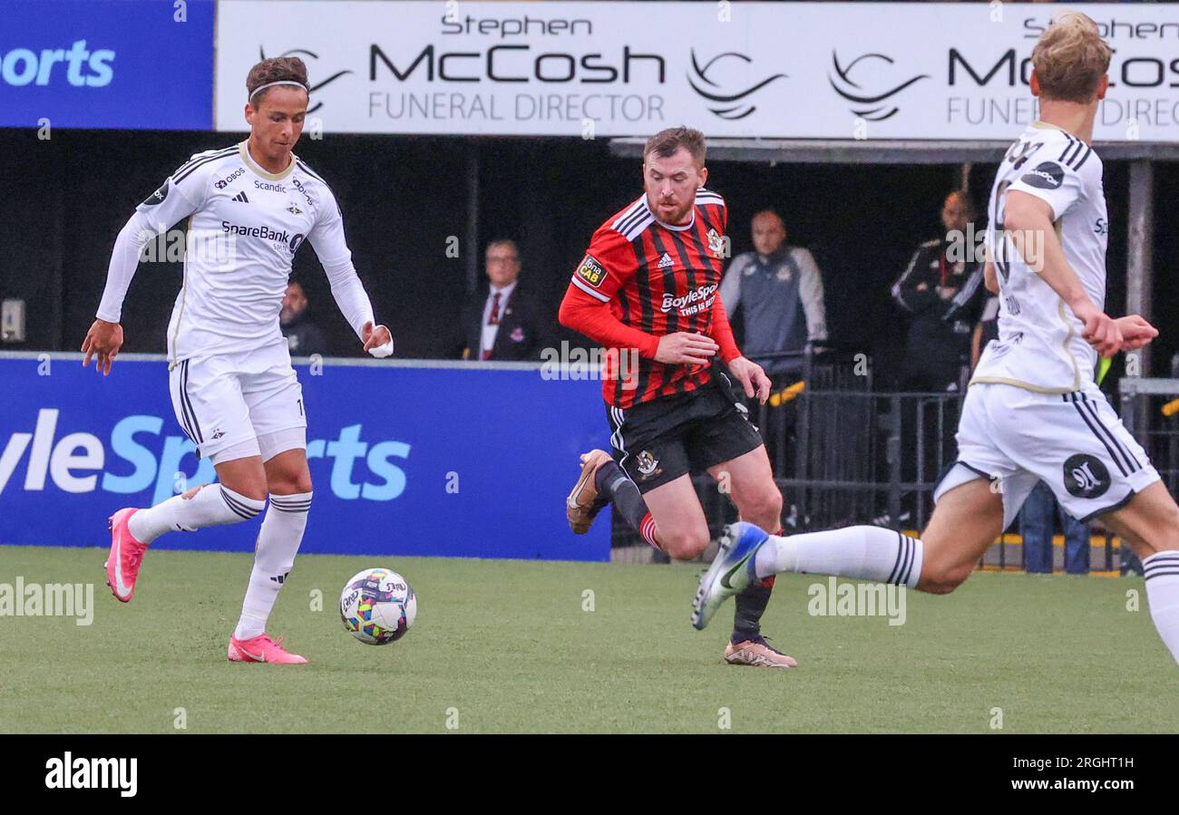 Seaview Stadium, Belfast, Nordirland, Vereinigtes Königreich. 27. Juli 2023. Qualifikationsrunde 2 der UEFA Europa Conference League (erste Etappe) – Kreuzritter/Rosenborg. Fußballer in Action Rosenborg Fußballspieler Adrian Pereira (19). Stockfoto