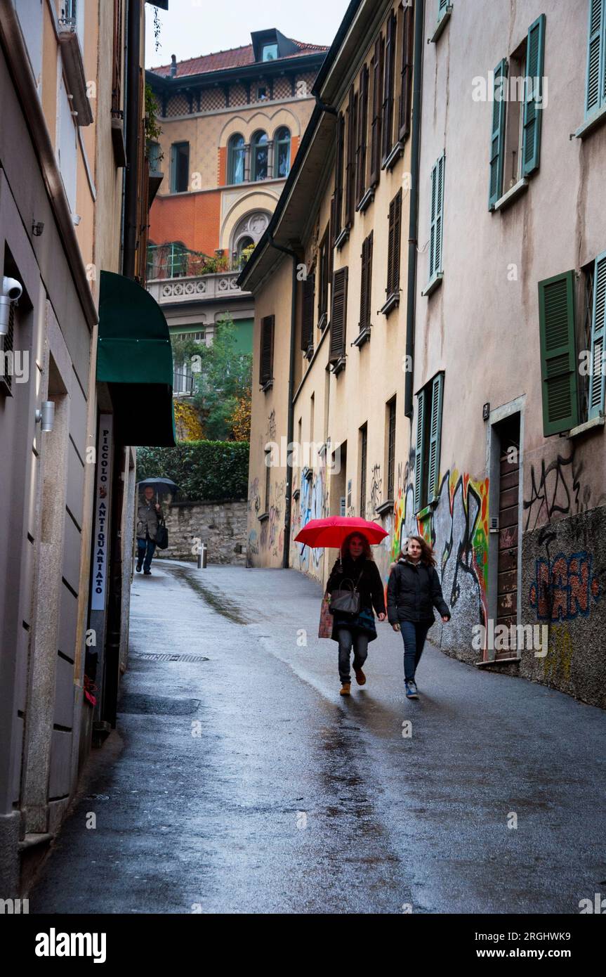 Schmale Seitenstraße im italienischsprachigen Lugano, Schweiz. Stockfoto