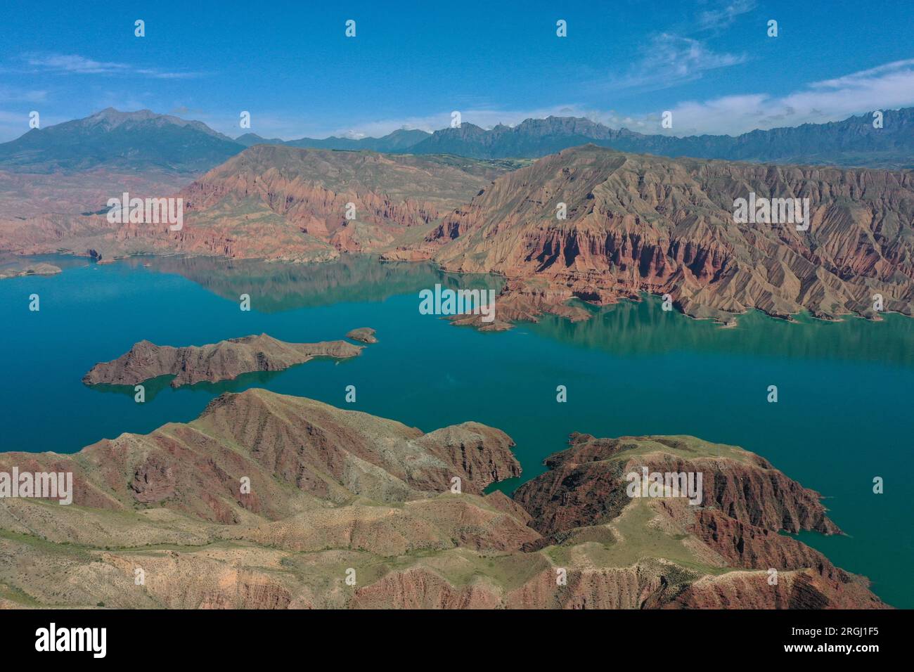 **CHINESISCHES FESTLAND, HONGKONG, MACAU UND TAIWAN OUT** Luftfoto zeigt die einzigartige Danxia Landform des Kanbula National Geopark im Jianzha County, Hua Stockfoto