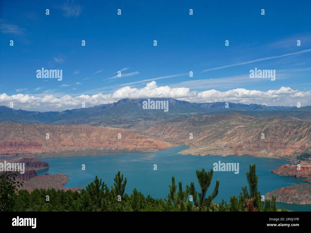 **CHINESISCHES FESTLAND, HONGKONG, MACAU UND TAIWAN OUT** Luftfoto zeigt die einzigartige Danxia Landform des Kanbula National Geopark im Jianzha County, Hua Stockfoto