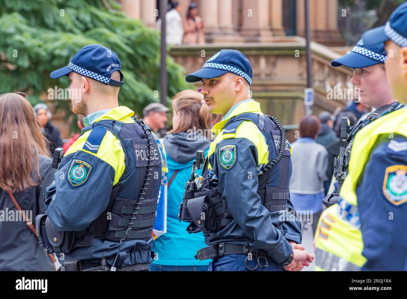 Sydney Aust, 06. August 2023: NSW-Polizeibeamte tragen Körperkameras im Rathaus von Sydney bei der jährlichen Hiroshima and Nagasaki Rally in Sydney Stockfoto