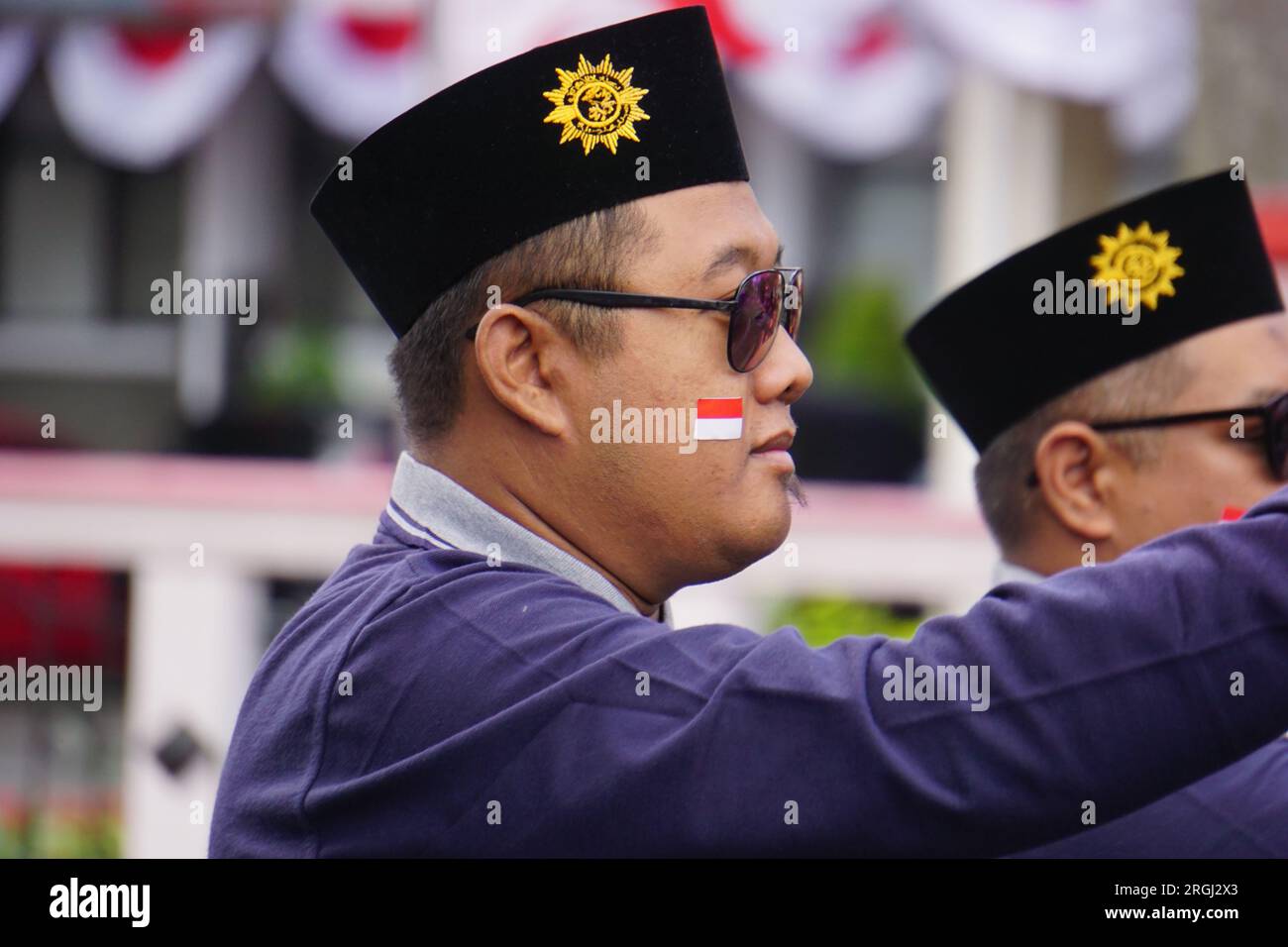 Die Menschen marschieren (baris berbaris), um Indonesiens Unabhängigkeit zu feiern Stockfoto