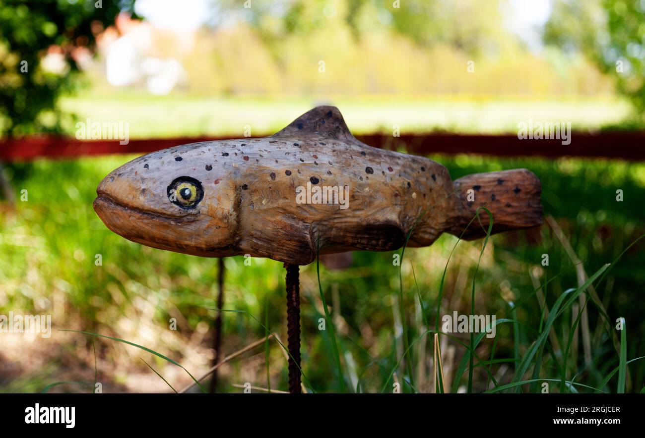 Fisch aus Holz als Dekoration Stockfoto