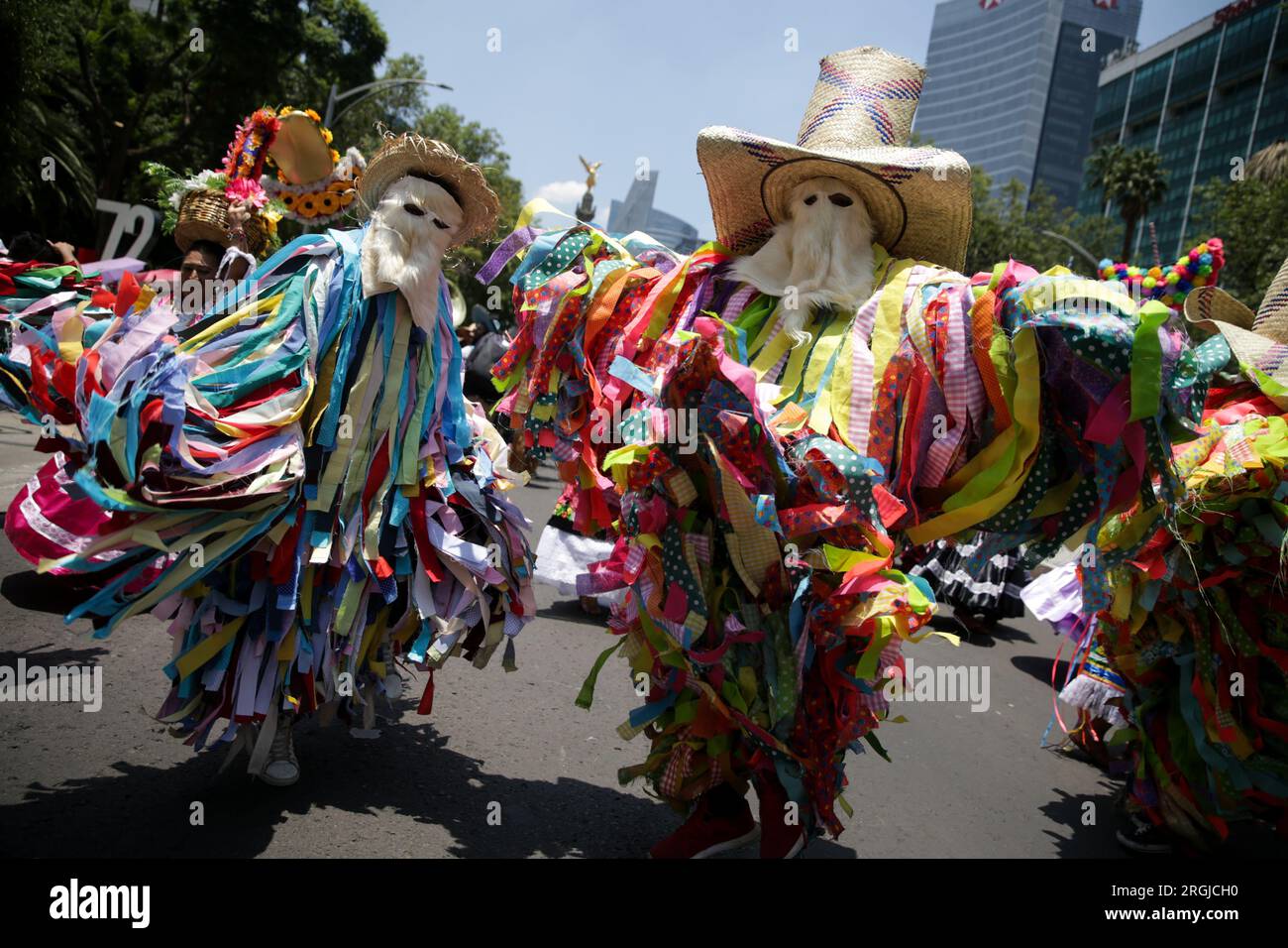 Mexiko-Stadt, Mexiko. 9. Aug. 2023. Schauspieler in traditioneller Kleidung feiern den Internationalen Tag der Ureinwohner der Welt in Mexiko-Stadt, Mexiko, 9. August 2023. Kredit: Francisco Canedo/Xinhua/Alamy Live News Stockfoto