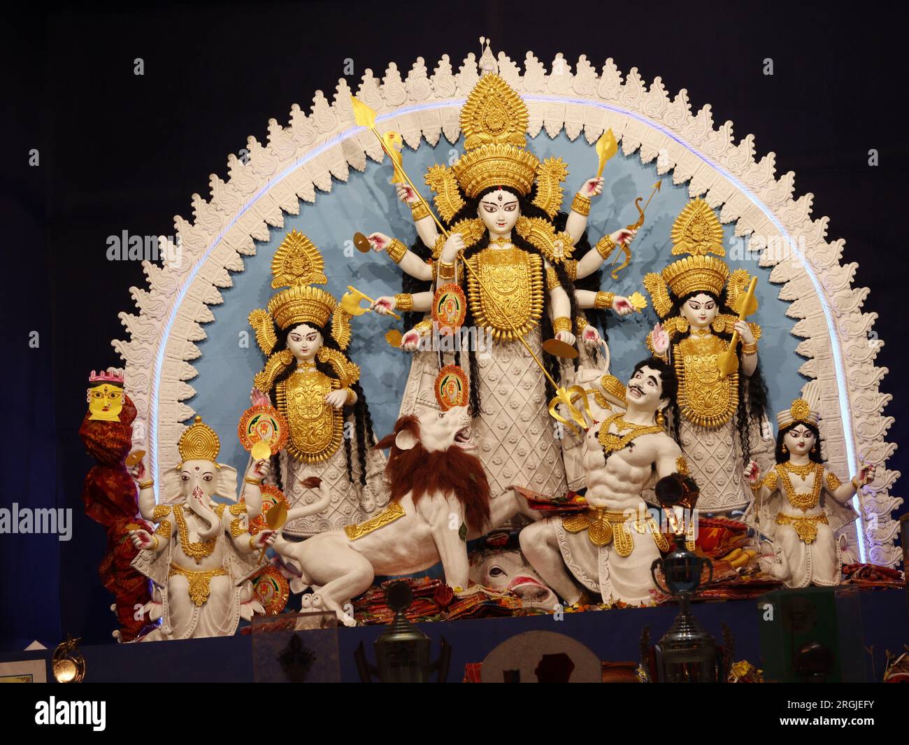 Göttin Durga Bangali Durga Puja ist eines der berühmtesten Festivals, das in Kalkutta in Westbengalen gefeiert wird Stockfoto