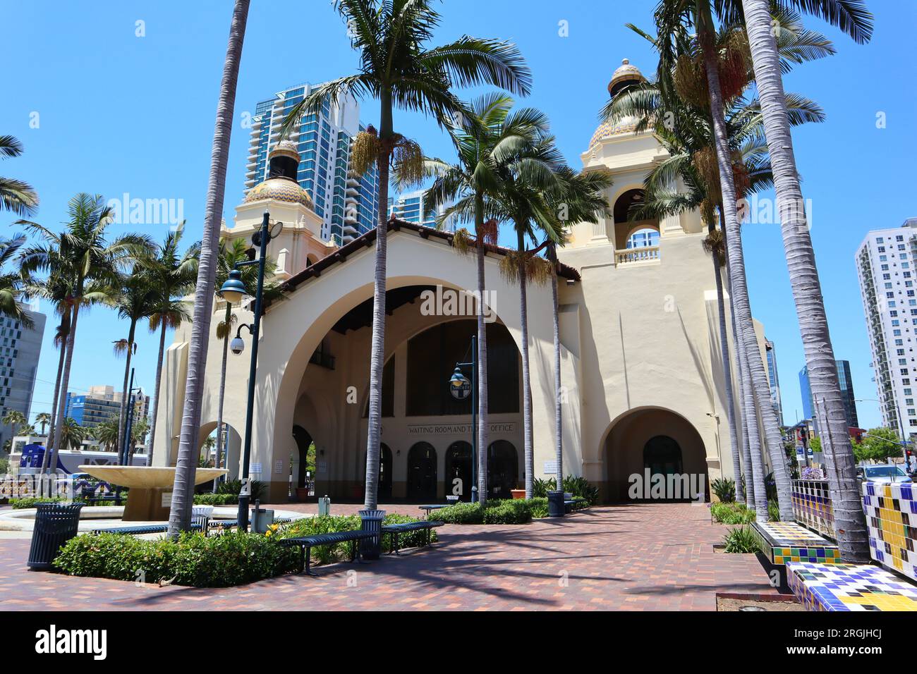 SAN DIEGO, Kalifornien: Züge vom San Diego SANTA FE Depot Stockfoto