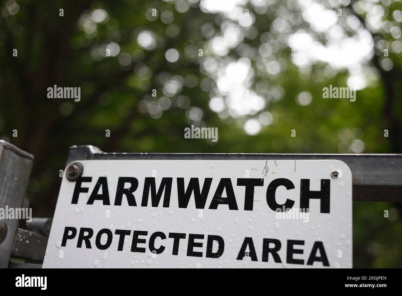 Schild „Farmwatch Protected Area“. Stockfoto