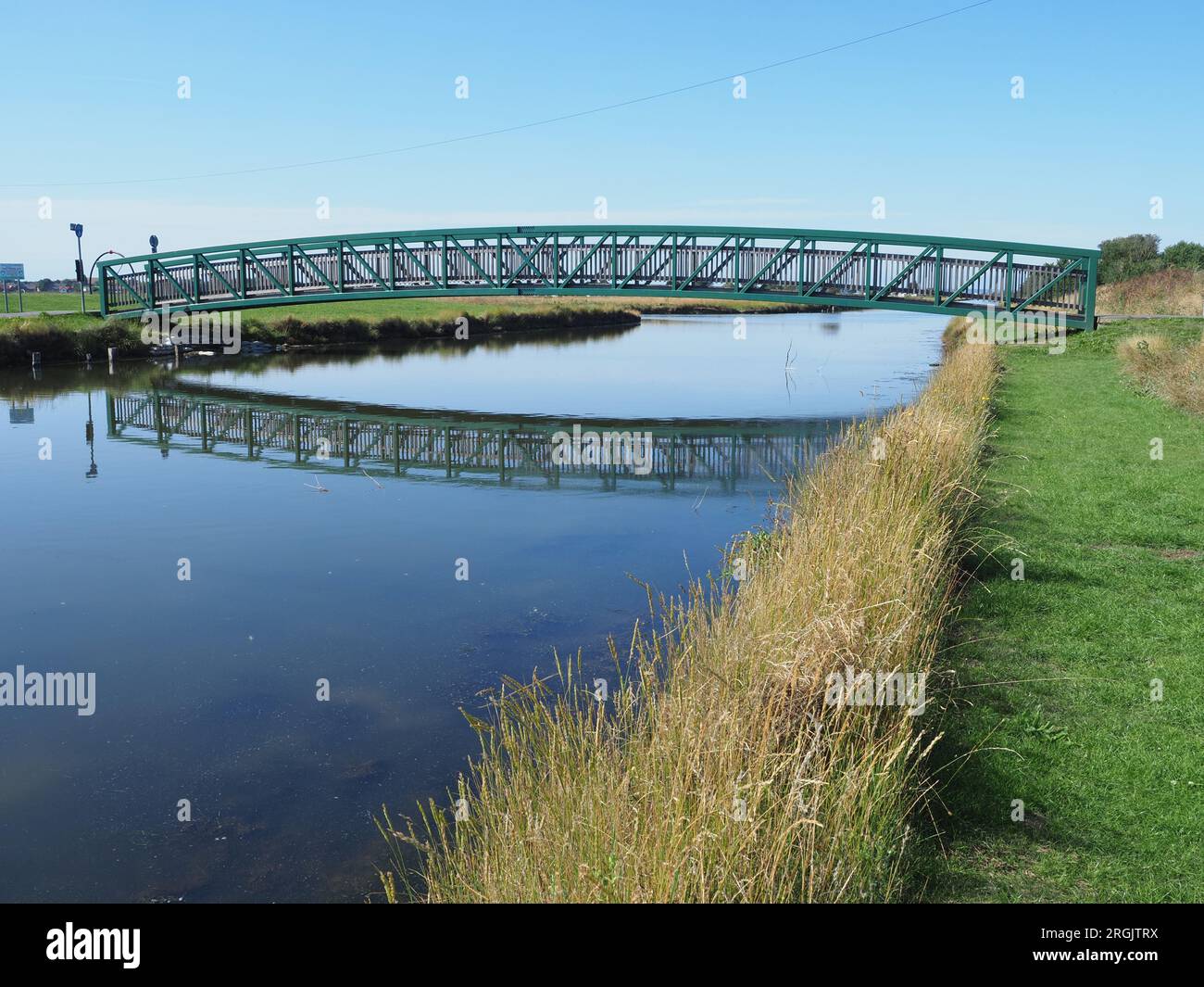 Sheerness, Kent, Großbritannien. 10. Aug. 2023. UK Weather: Ein warmer und sonniger Morgen entlang des Kanals in Sheerness, Kent. Kredit: James Bell/Alamy Live News Stockfoto