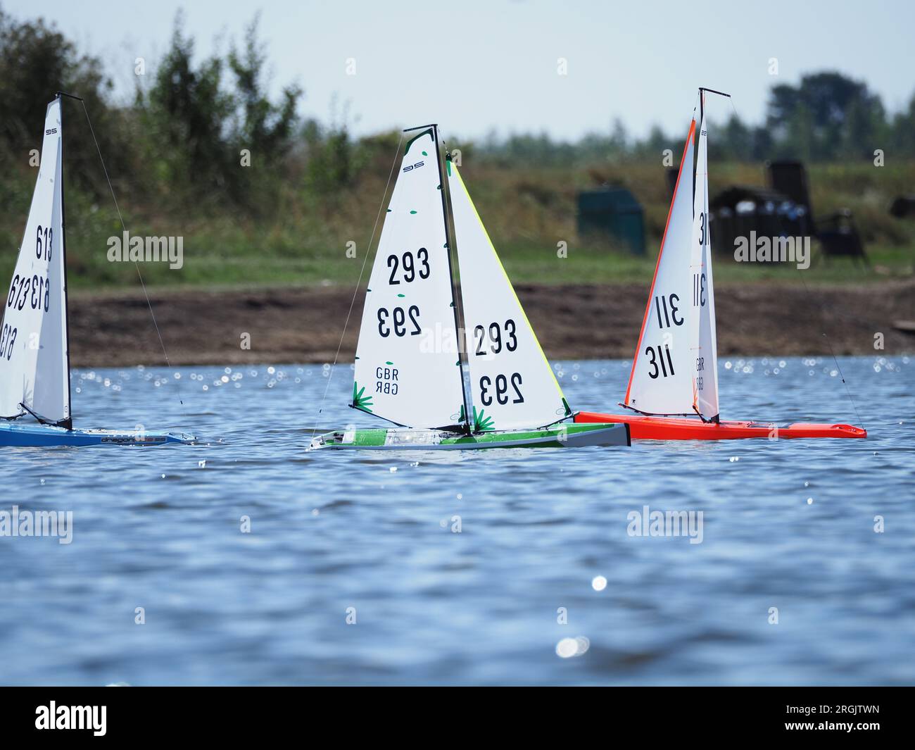 Sheerness, Kent, Großbritannien. 10. Aug. 2023. UK Weather: Ein warmer und sonniger Morgen für Modellyachten am Barton's Point Lake in Sheerness, Kent. Kredit: James Bell/Alamy Live News Stockfoto