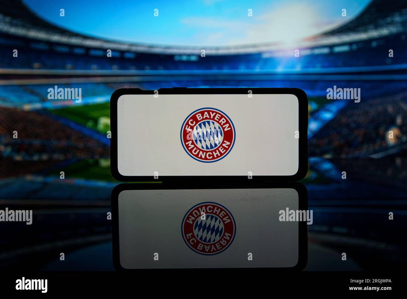 Kaunas, Litauen - 2023. August 10: Deutschland Bundesliga Team FC Bayern Logo auf dem Bildschirm Stockfoto