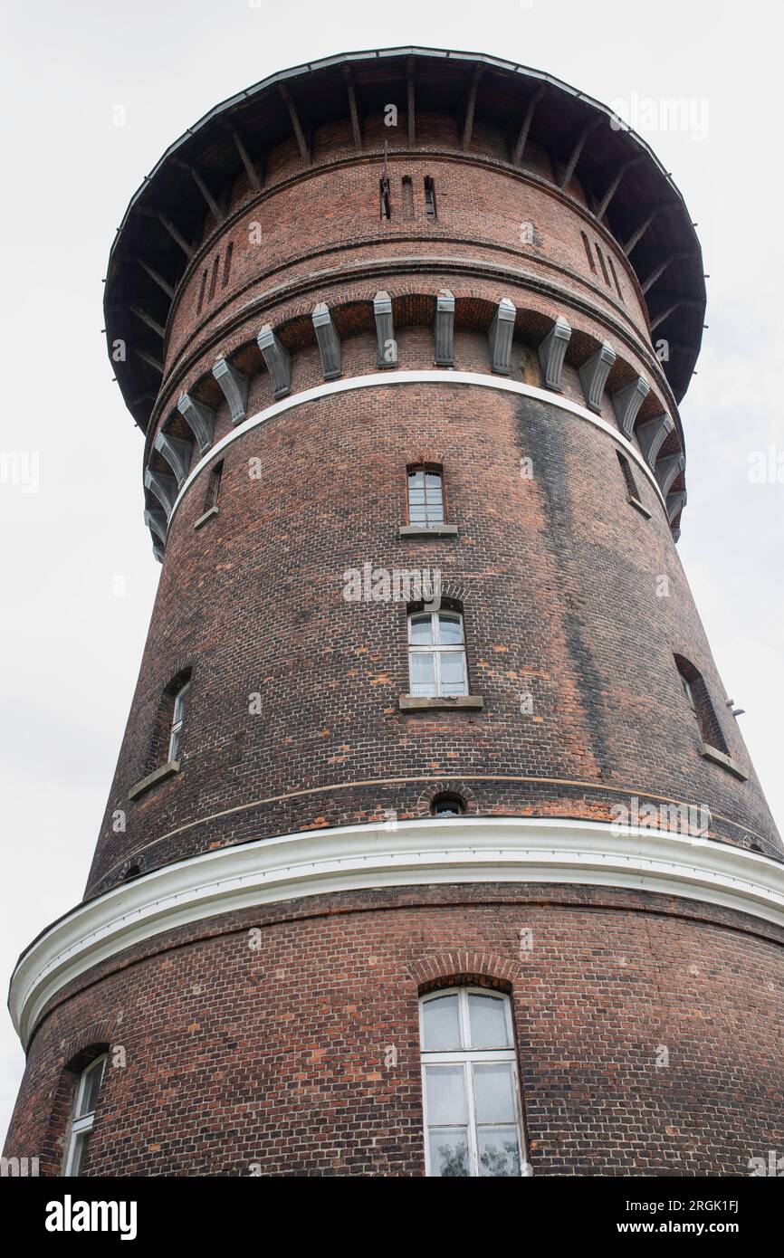 Wasserturm, ein altes Gebäude aus dem Jahr 1905, Gniezno, Polen Stockfoto