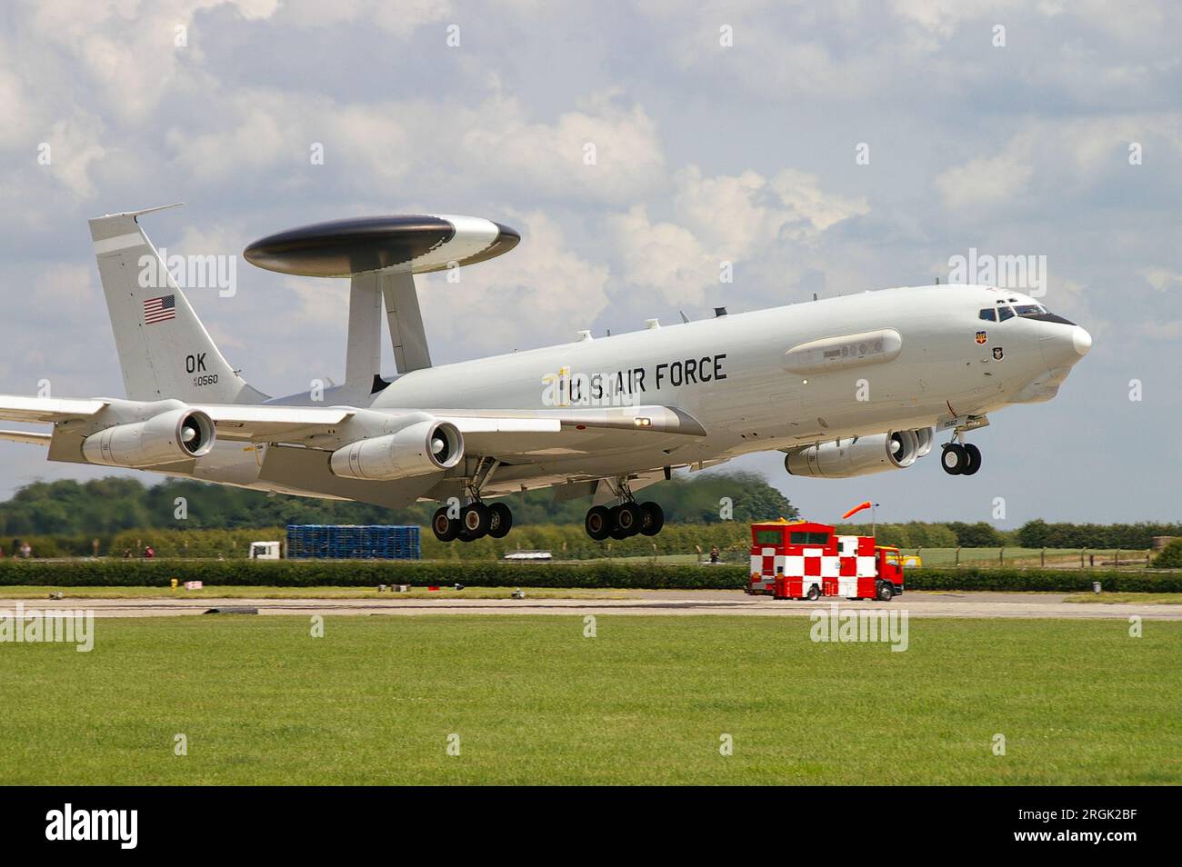 US Air Force Boeing E-3B Sentry AWACS Landung bei RAF Waddington. Airborne Early Warning and Control (AEW&C)-Düsenflugzeuge auf der Grundlage von 707 Stockfoto