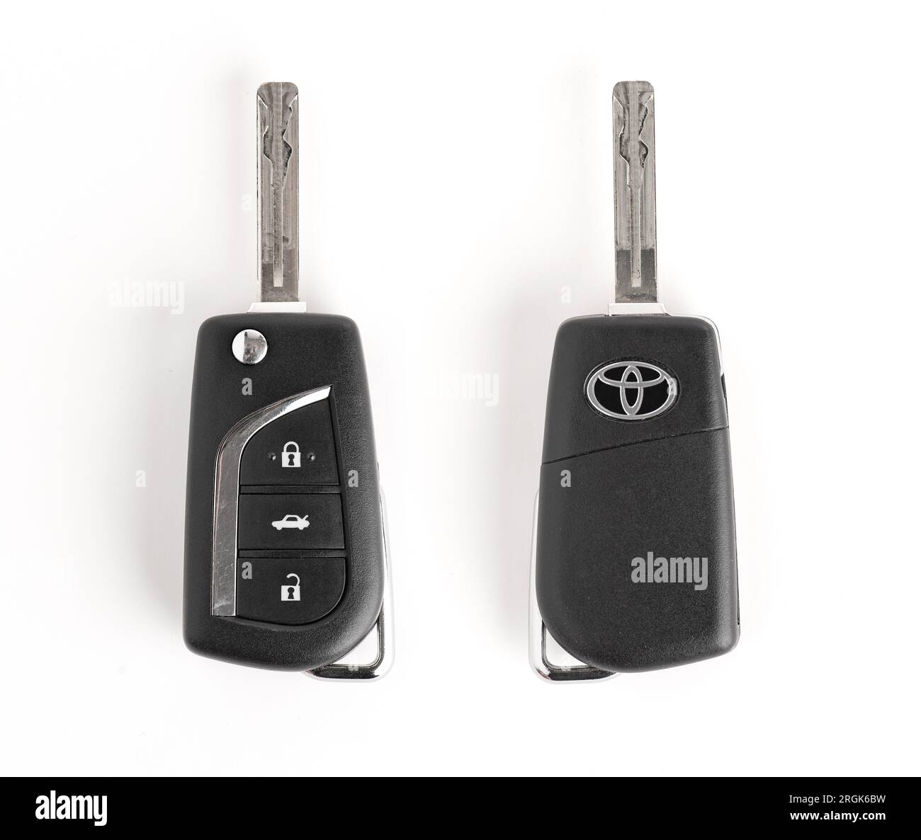Istanbul, Türkei - 18. März 2023: Toyota Autoschlüssel auf weißem Hintergrund. Toyota Corolla Schlüssel. Stockfoto