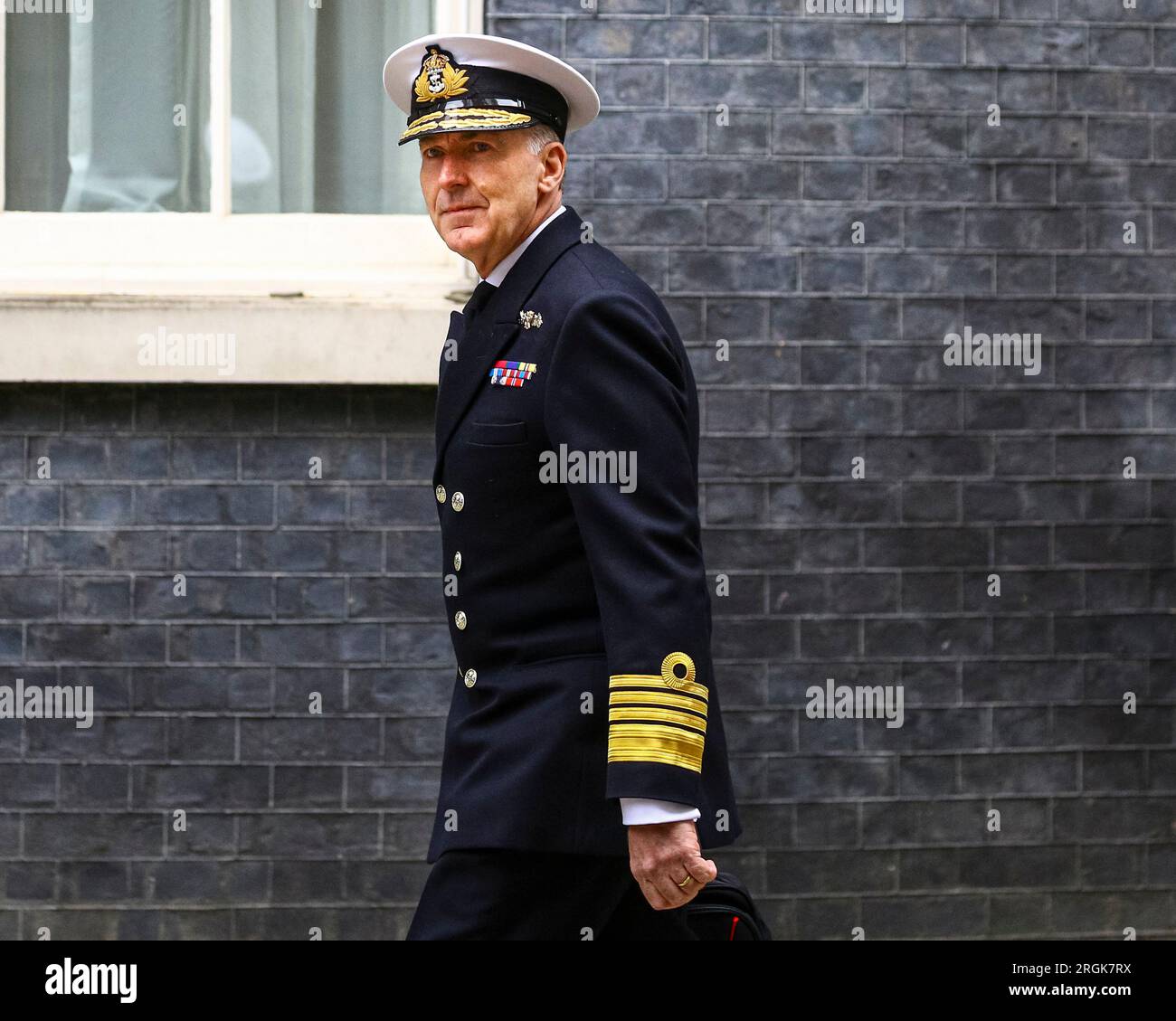 Admiral Sir Antony (Tony) David Radakin, KCB, ADC, Chief of the British Defense Staff, in Downing Street, London, Großbritannien Stockfoto