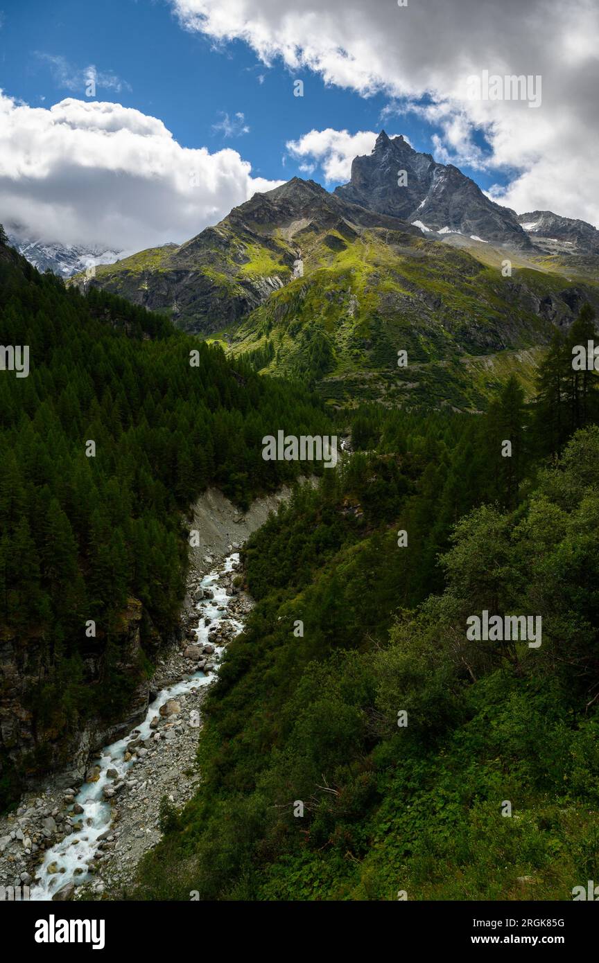 Gipfel von Le Besso mit Navisence in Val d'Anniviers in Valais Stockfoto