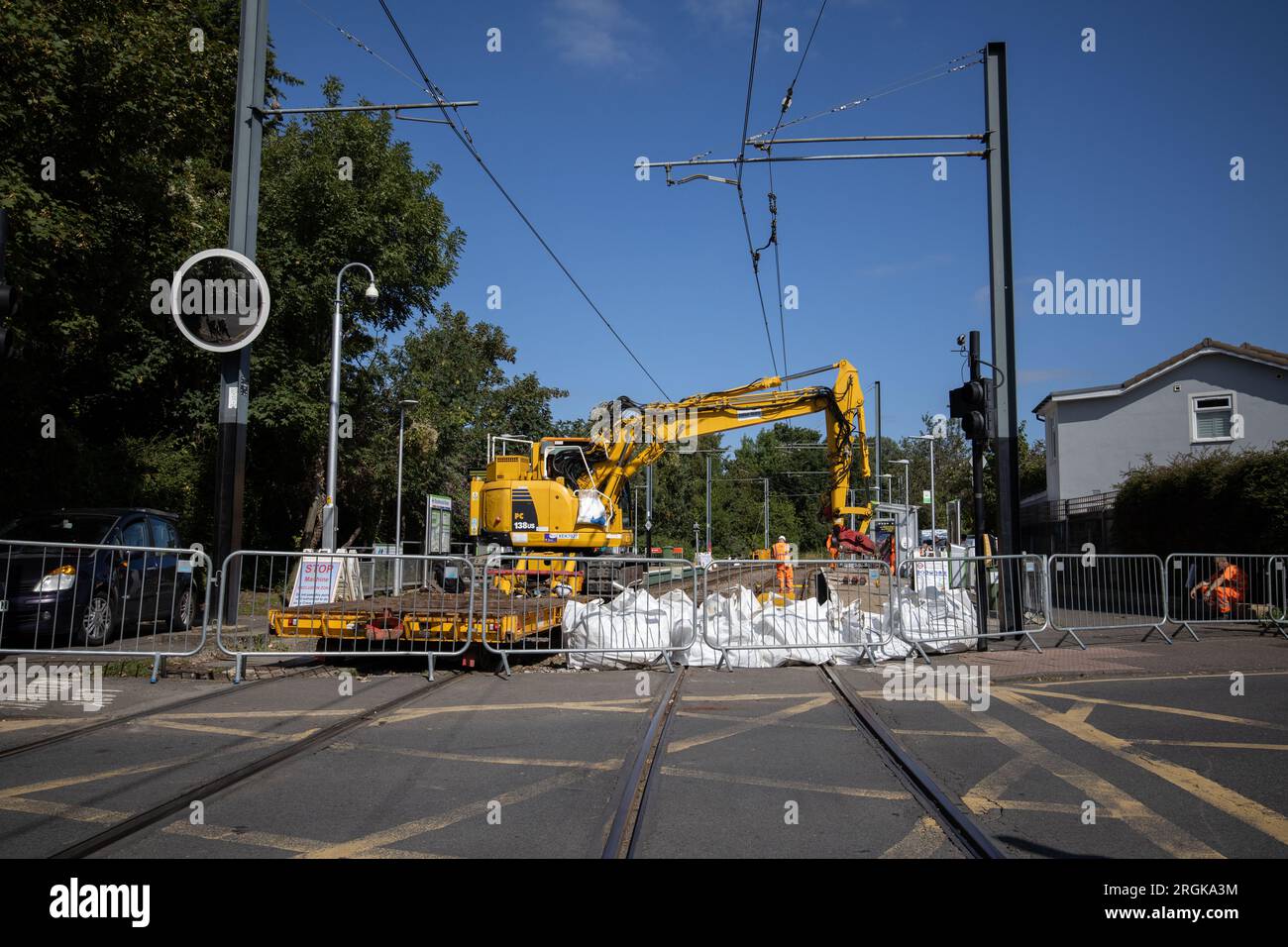 Auf der Straßenbahnstrecke zwischen Wimbledon und Croydon, die die Strecke für 10 Tage in South London, England, schließt, werden Arbeiten zum Austausch der Gleise durchgeführt Stockfoto