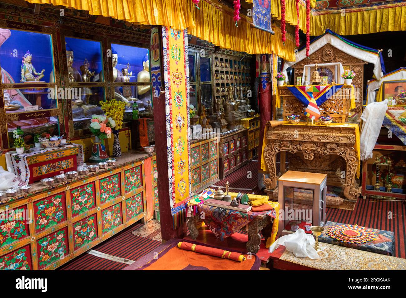 Indien, Ladakh, Zanskar, Bardan-Kloster, Hauptgebäude des Gebetssaals, Abbotsstuhl Stockfoto