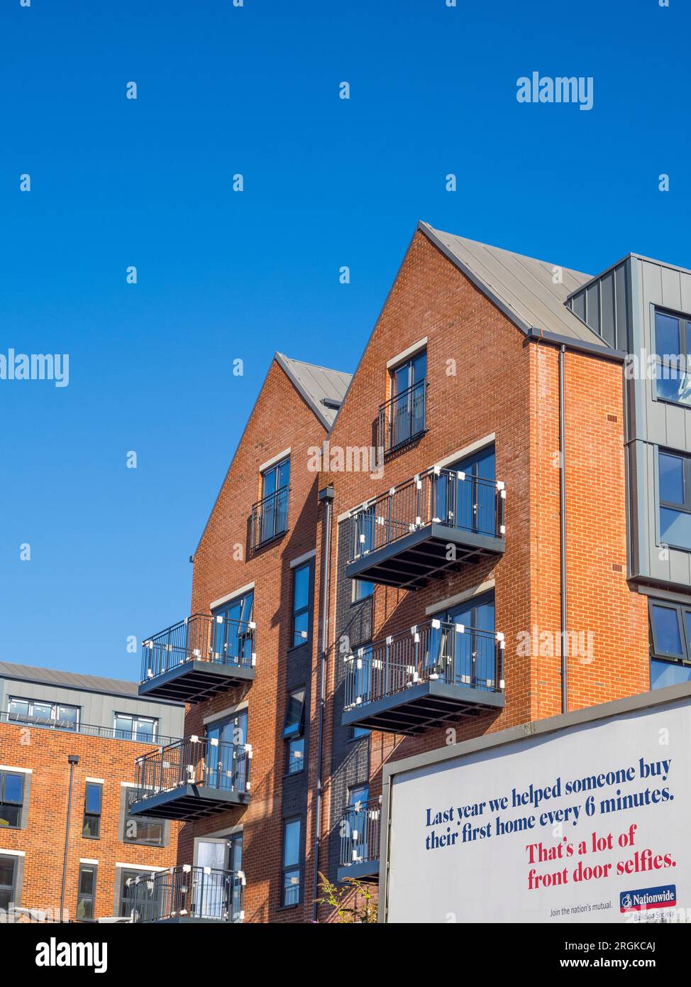 New Housing Development, (neben), Newbury Railway Station, Newbury, Berkshire, England, Großbritannien, GB. Stockfoto